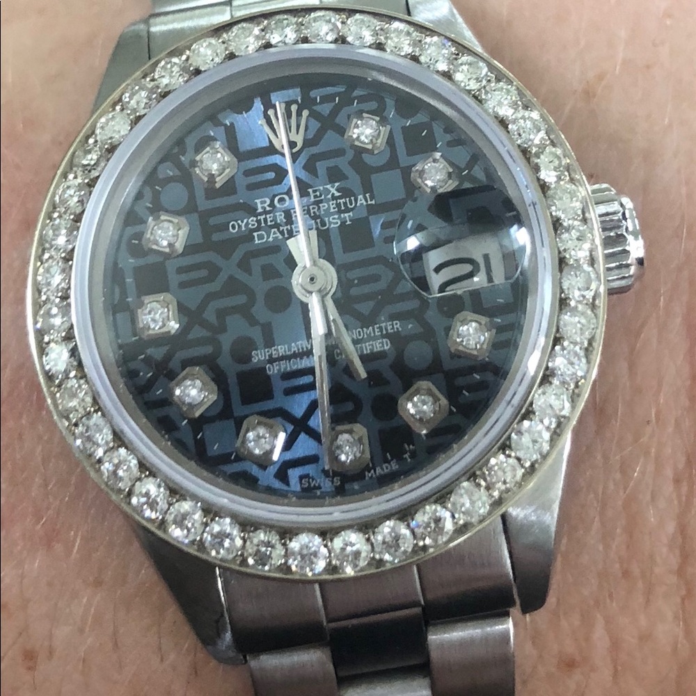 Women’s Rolex DateJust - Picture 2 of 5